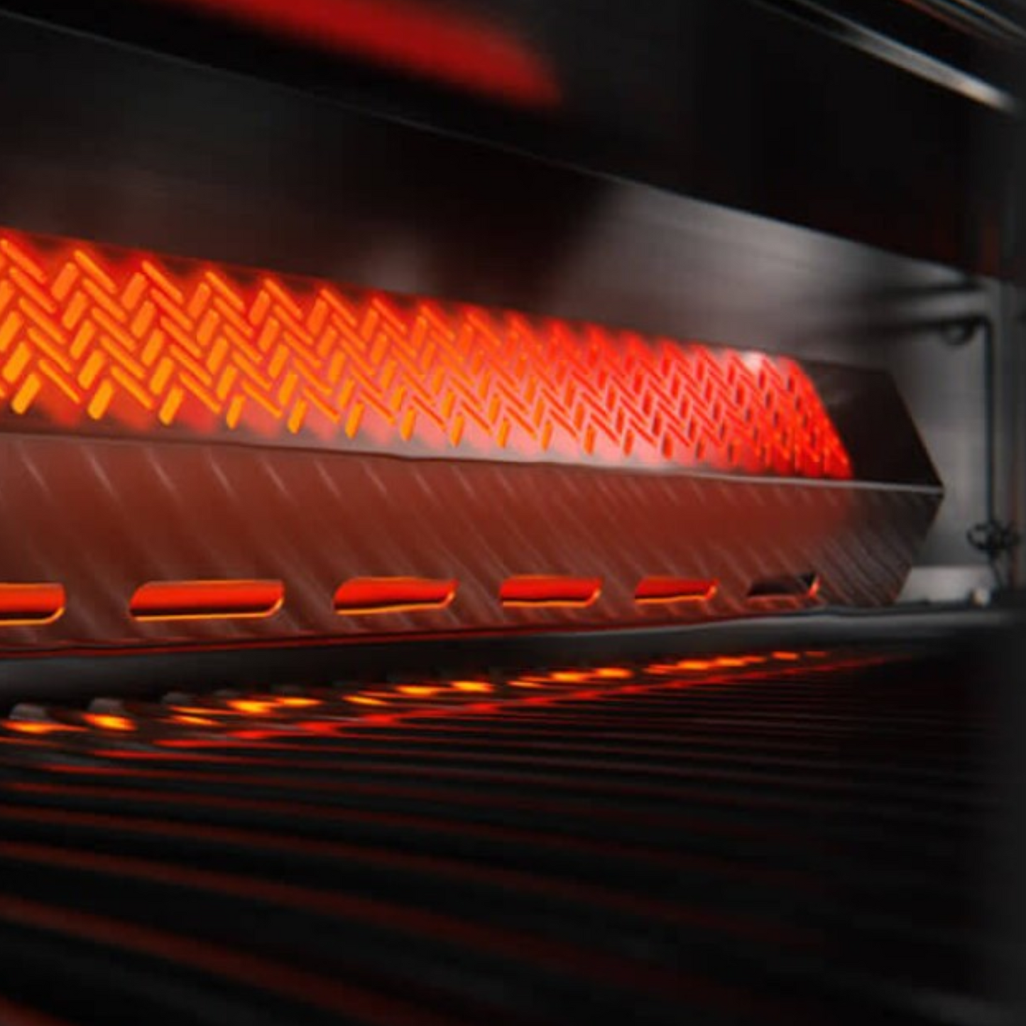 Napoleon Rogue SE 625 Propane Gas BBQ RSE625RSIBPSS-1 | Free Cover + Meat Lovers Kit